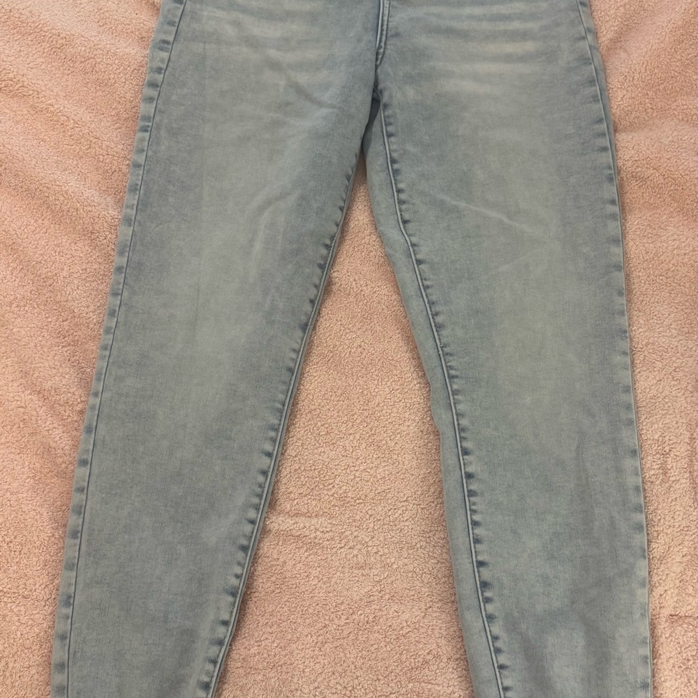 Women's Light Washed Jeans